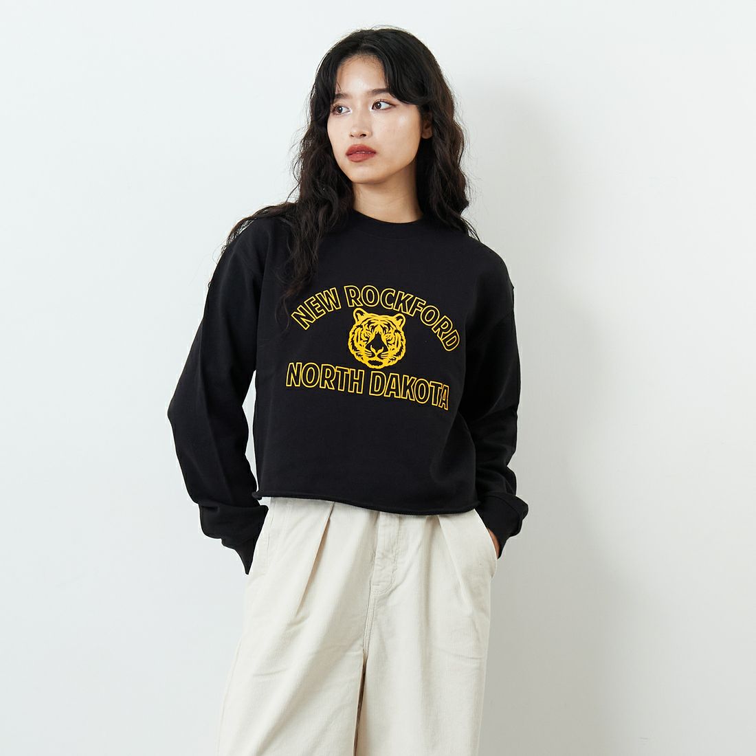 SCREEN STARS [スクリーンスターズ] 別注 アニマルカレッジ カットオフスウェット [2523-IN1-JF] BLACK &&モデル身長：162cm 着用サイズ：F&&