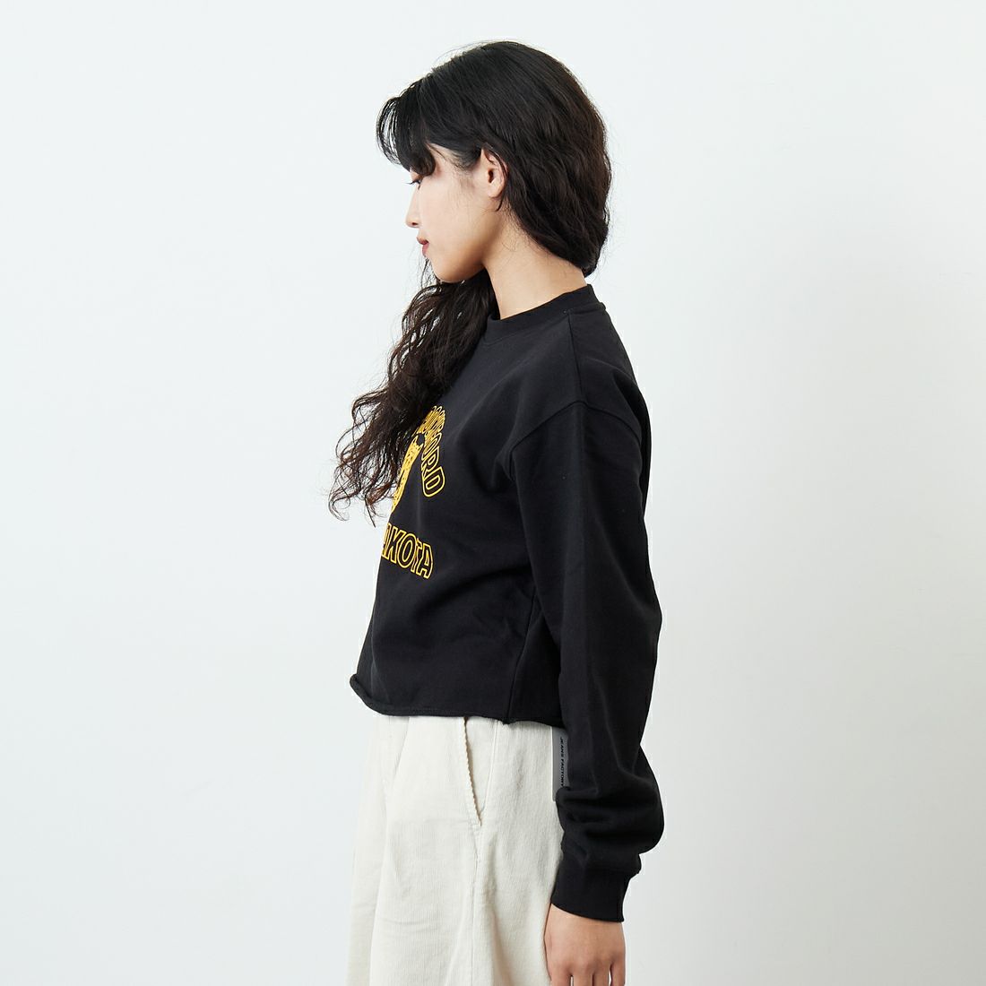 SCREEN STARS [スクリーンスターズ] 別注 アニマルカレッジ カットオフスウェット [2523-IN1-JF] BLACK &&モデル身長：162cm 着用サイズ：F&&