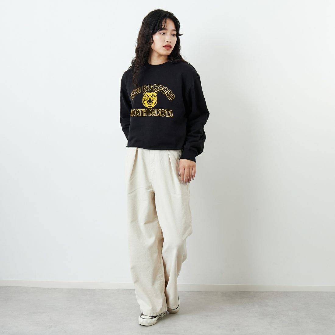 SCREEN STARS [スクリーンスターズ] 別注 アニマルカレッジ カットオフスウェット [2523-IN1-JF] BLACK &&モデル身長：162cm 着用サイズ：F&&