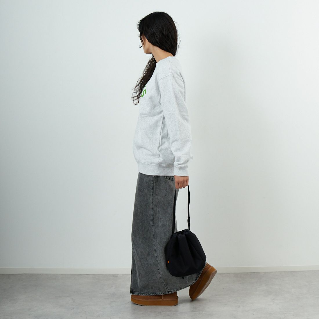 SCREEN STARS [スクリーンスターズ] 別注 アニマルプリント オーバーサイズスウェット [2523-IN2-JF] ASH &&モデル身長：162cm 着用サイズ：F&&