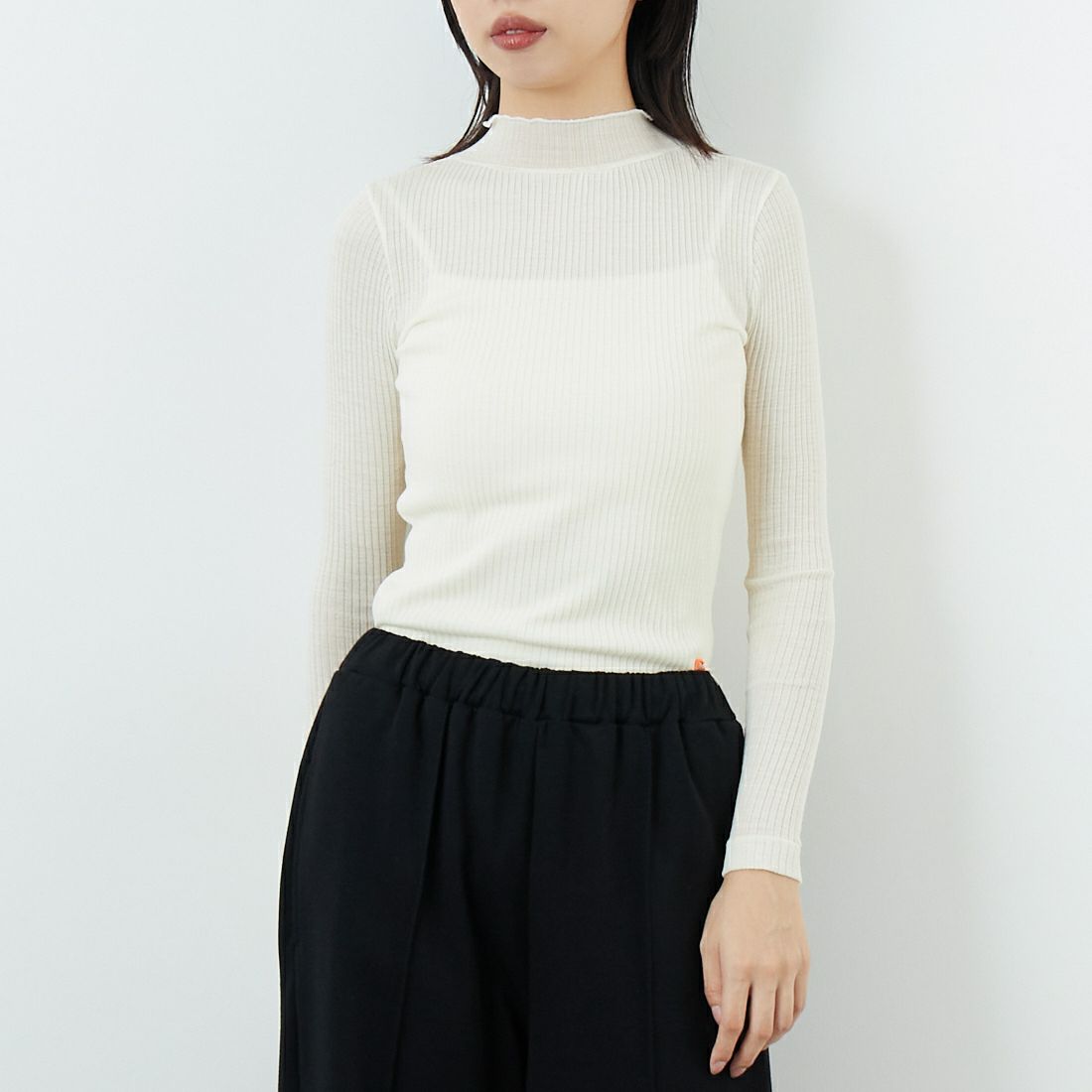 GICIPI [ジチピ] AGLIO/アーリオ ハイネックリブニットソー [2522A] PANNA &&モデル身長：162cm 着用サイズ：3&&