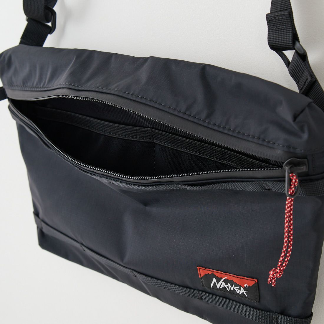 NANGA [ナンガ] オーロラテックスサコッシュ [NA2441-3A199] BLK