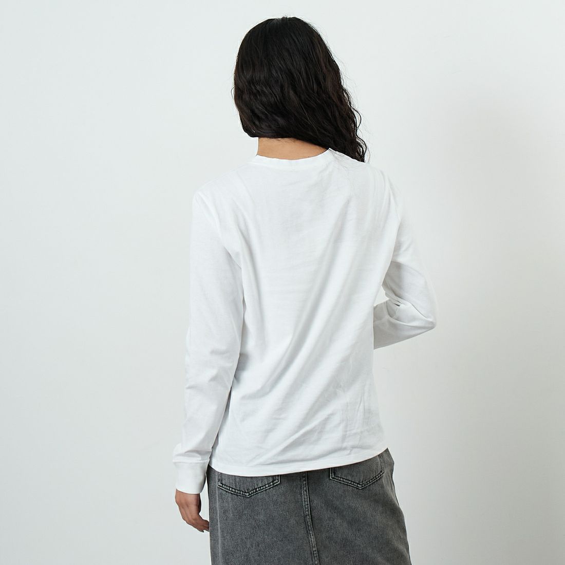 A.P.C. [アー・ペー・セー] Petite Rue Madame ロングスリーブTシャツ [PETITE-RUE-MADAME-H] 90 BLANC &&モデル身長：162cm 着用サイズ：XS&&
