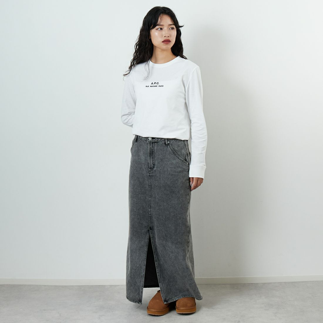 A.P.C. [アー・ペー・セー] Petite Rue Madame ロングスリーブTシャツ [PETITE-RUE-MADAME-H] 90 BLANC &&モデル身長：162cm 着用サイズ：XS&&