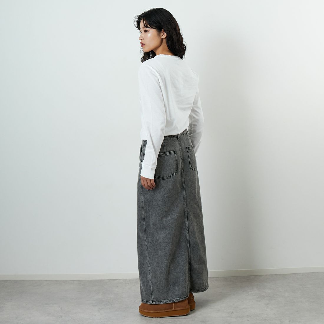 A.P.C. [アー・ペー・セー] Petite Rue Madame ロングスリーブTシャツ [PETITE-RUE-MADAME-H] 90 BLANC &&モデル身長：162cm 着用サイズ：XS&&