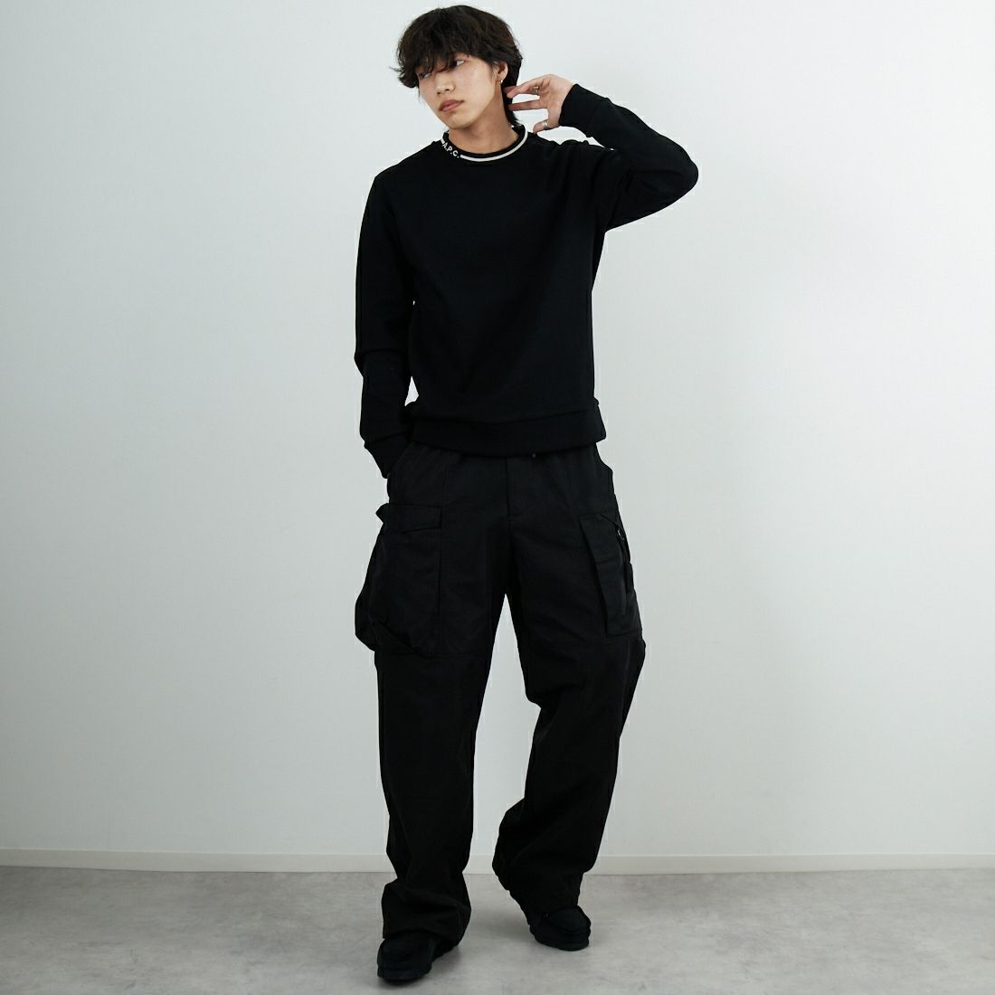 A.P.C. [アー・ペー・セー] Earl スウェットシャツ [SWEAT-EARL] 99 NOIR &&モデル身長：179cm 着用サイズ：M&&