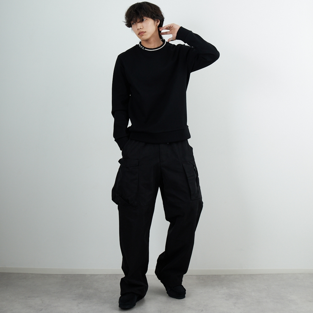 A.P.C. [アー・ペー・セー] Earl スウェットシャツ [SWEAT-EARL] 99 NOIR &&モデル身長：179cm 着用サイズ：M&&