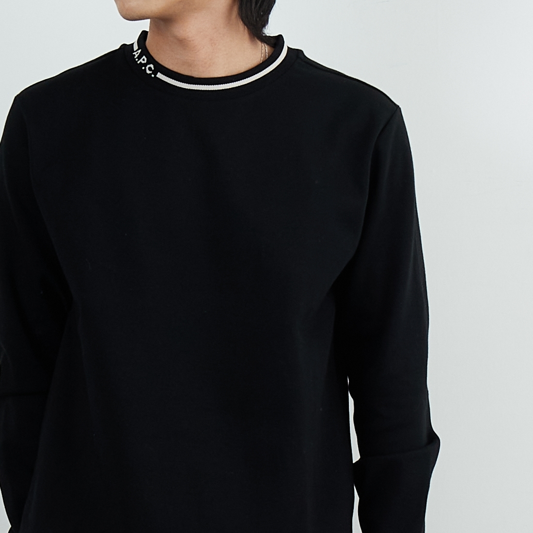 A.P.C. [アー・ペー・セー] Earl スウェットシャツ [SWEAT-EARL] 99 NOIR &&モデル身長：179cm 着用サイズ：M&&