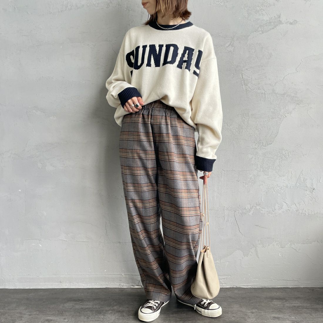 UNIVERSAL OVERALL [ユニバーサルオーバーオール] 別注 バックポケットイージーチェックパンツ [U2532600IN-A-JF] GRAY &&モデル身長：158cm 着用サイズ：S&&