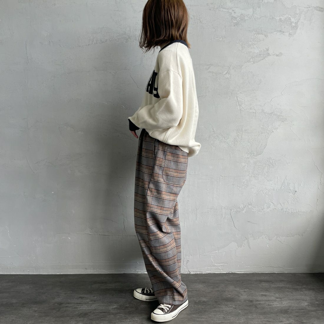 UNIVERSAL OVERALL [ユニバーサルオーバーオール] 別注 バックポケットイージーチェックパンツ [U2532600IN-A-JF] GRAY &&モデル身長：158cm 着用サイズ：S&&