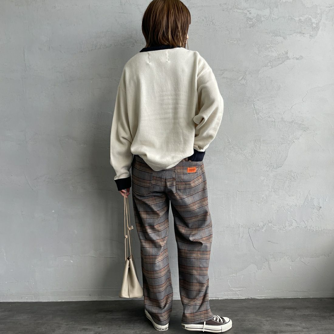 UNIVERSAL OVERALL [ユニバーサルオーバーオール] 別注 バックポケットイージーチェックパンツ [U2532600IN-A-JF] GRAY &&モデル身長：158cm 着用サイズ：S&&