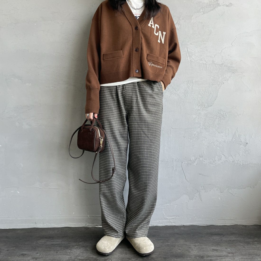 UNIVERSAL OVERALL [ユニバーサルオーバーオール] 別注 バックポケットイージーチェックパンツ [U2532600IN-A-JF] BEIGE &&モデル身長：160cm 着用サイズ：S&&