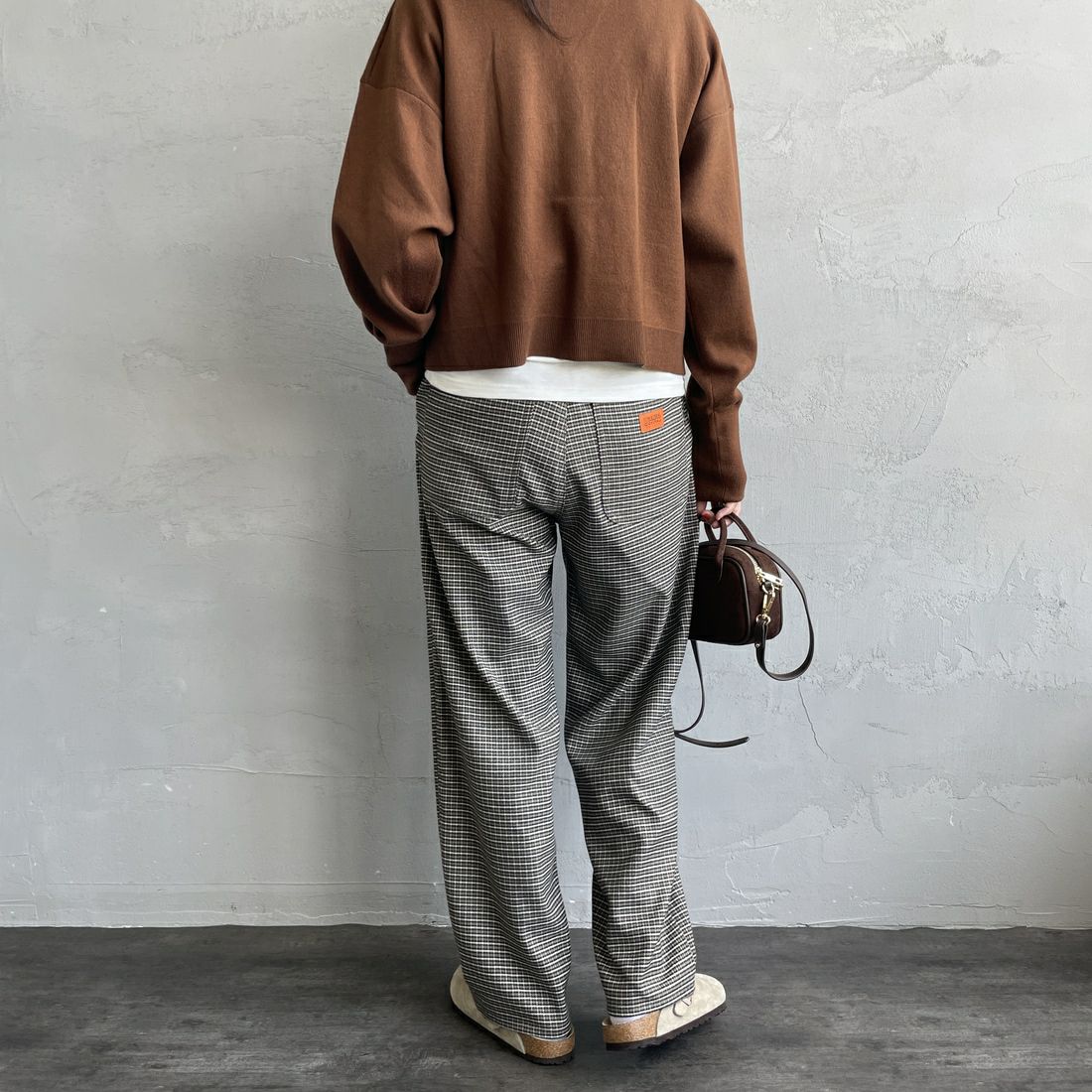 UNIVERSAL OVERALL [ユニバーサルオーバーオール] 別注 バックポケットイージーチェックパンツ [U2532600IN-A-JF] BEIGE &&モデル身長：160cm 着用サイズ：S&&