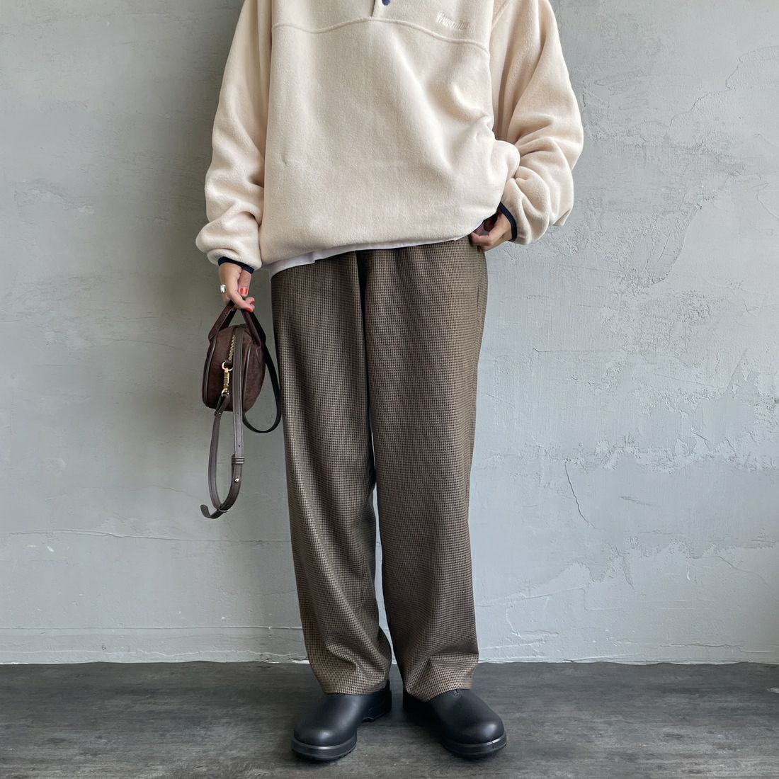 UNIVERSAL OVERALL [ユニバーサルオーバーオール] 別注 バックポケットイージーチェックパンツ [U2532600IN-A-JF] BROWN &&モデル身長：160cm 着用サイズ：S&&