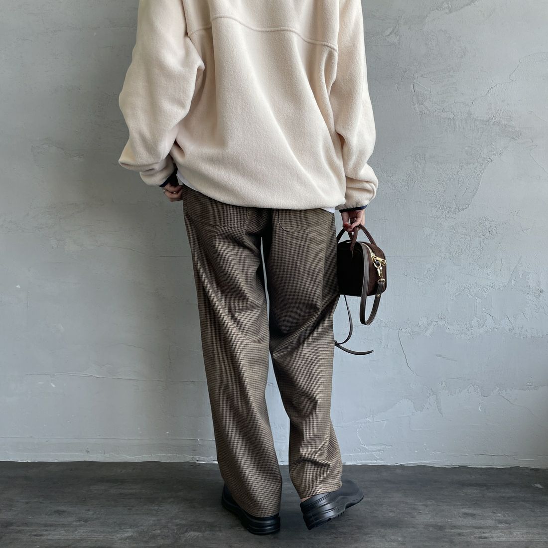 UNIVERSAL OVERALL [ユニバーサルオーバーオール] 別注 バックポケットイージーチェックパンツ [U2532600IN-A-JF] BROWN &&モデル身長：160cm 着用サイズ：S&&