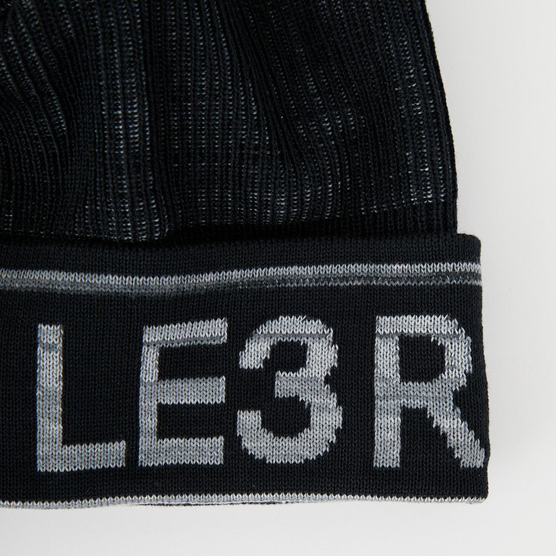 1PIU1UGUALE3 RELAX [ウノ ピゥ ウノ ウグァーレ トレ] グラデーションロゴニットキャップ [USZ-25027] SN90 BLACK