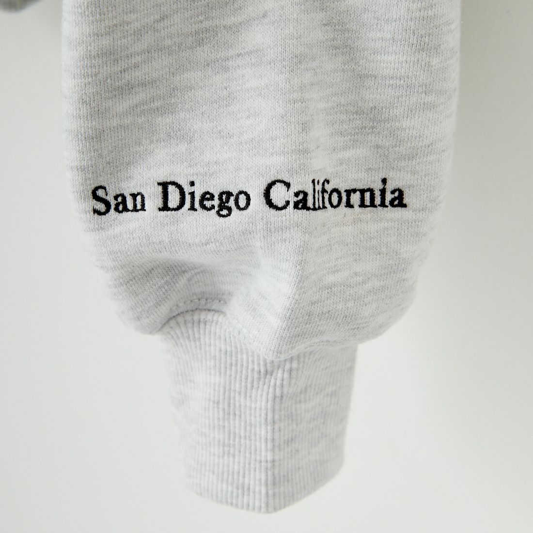 THOUSAND MILE [サウザンド マイル] 別注 ワンポイントロゴ クルーネックスウェット [TM252UK50510-JF] 11 LT.GRAY