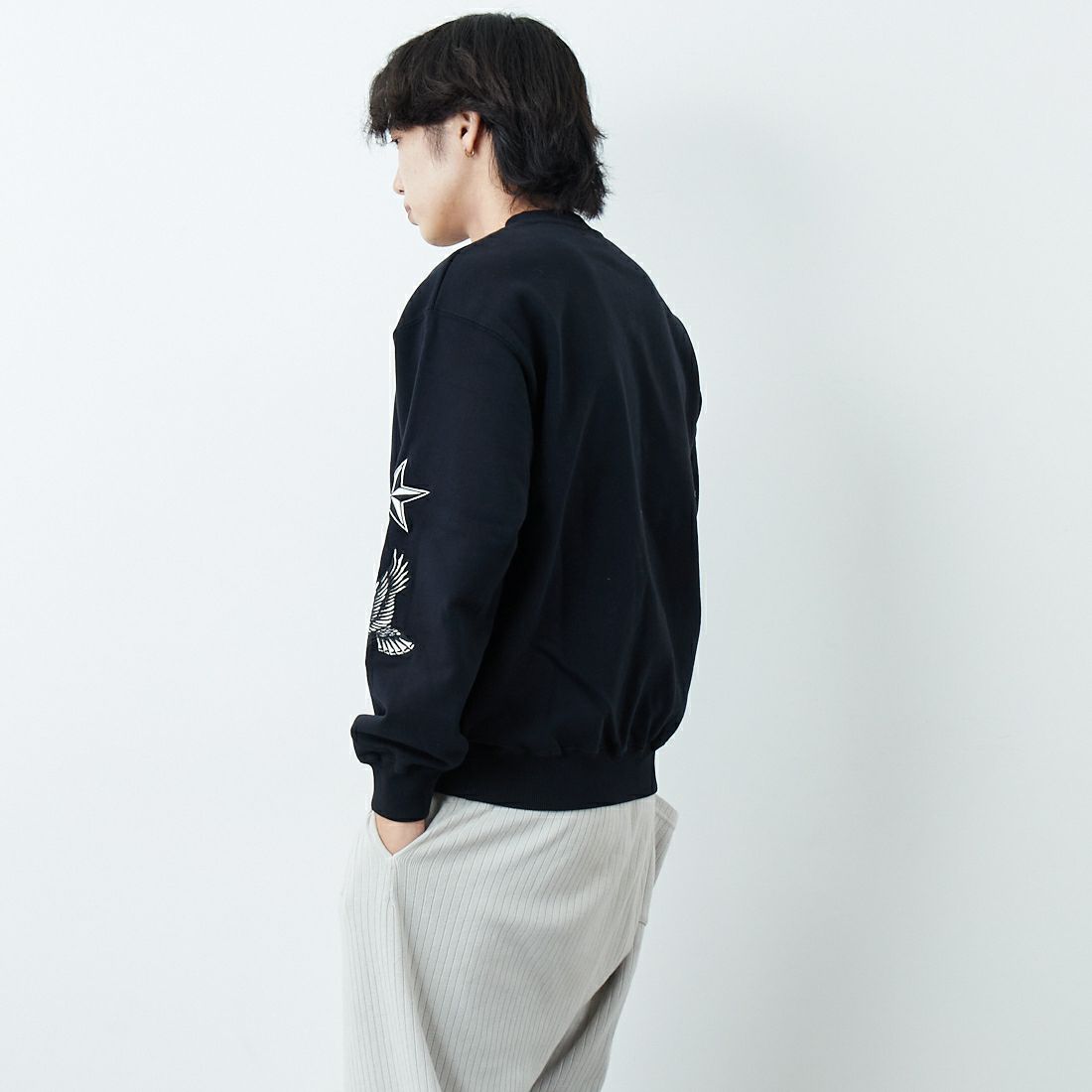 XLARGE [エクストララージ] バーシティクルーネックスウェット [101254012003] BLACK &&モデル身長：179cm 着用サイズ：L&&