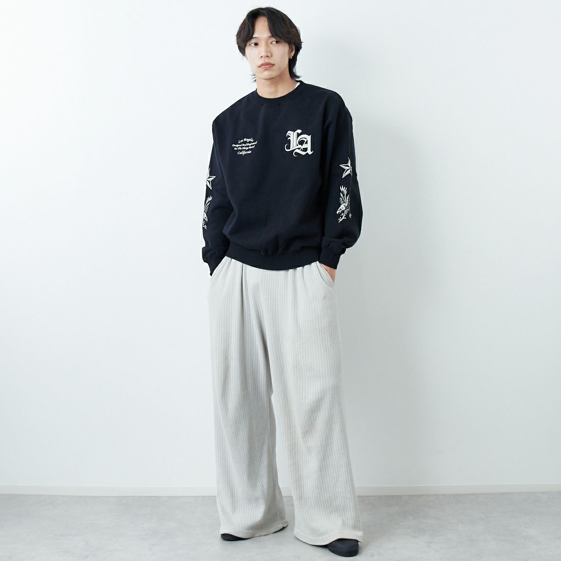 XLARGE [エクストララージ] バーシティクルーネックスウェット [101254012003] BLACK &&モデル身長：179cm 着用サイズ：L&&