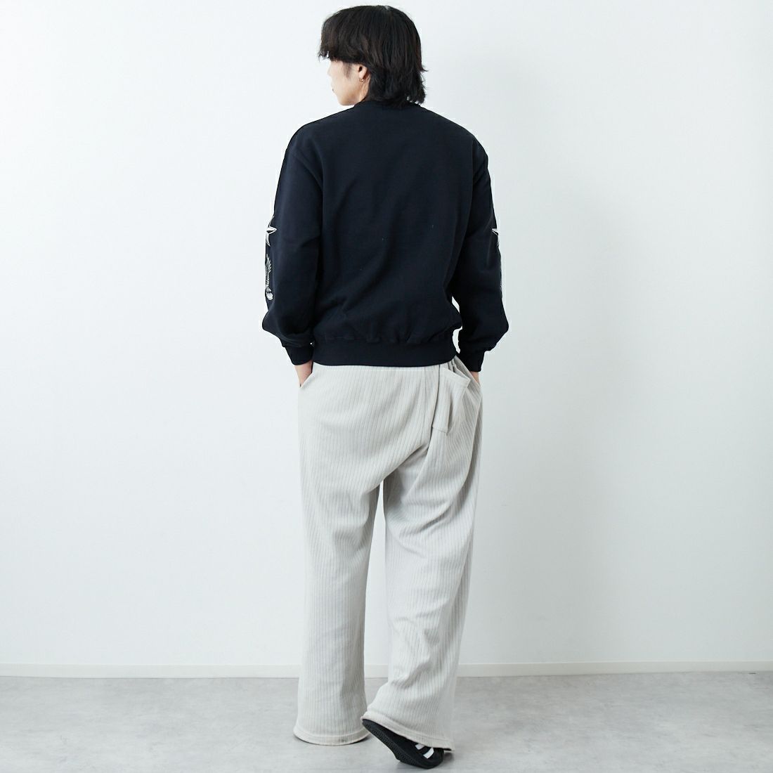 XLARGE [エクストララージ] バーシティクルーネックスウェット [101254012003] BLACK &&モデル身長：179cm 着用サイズ：L&&