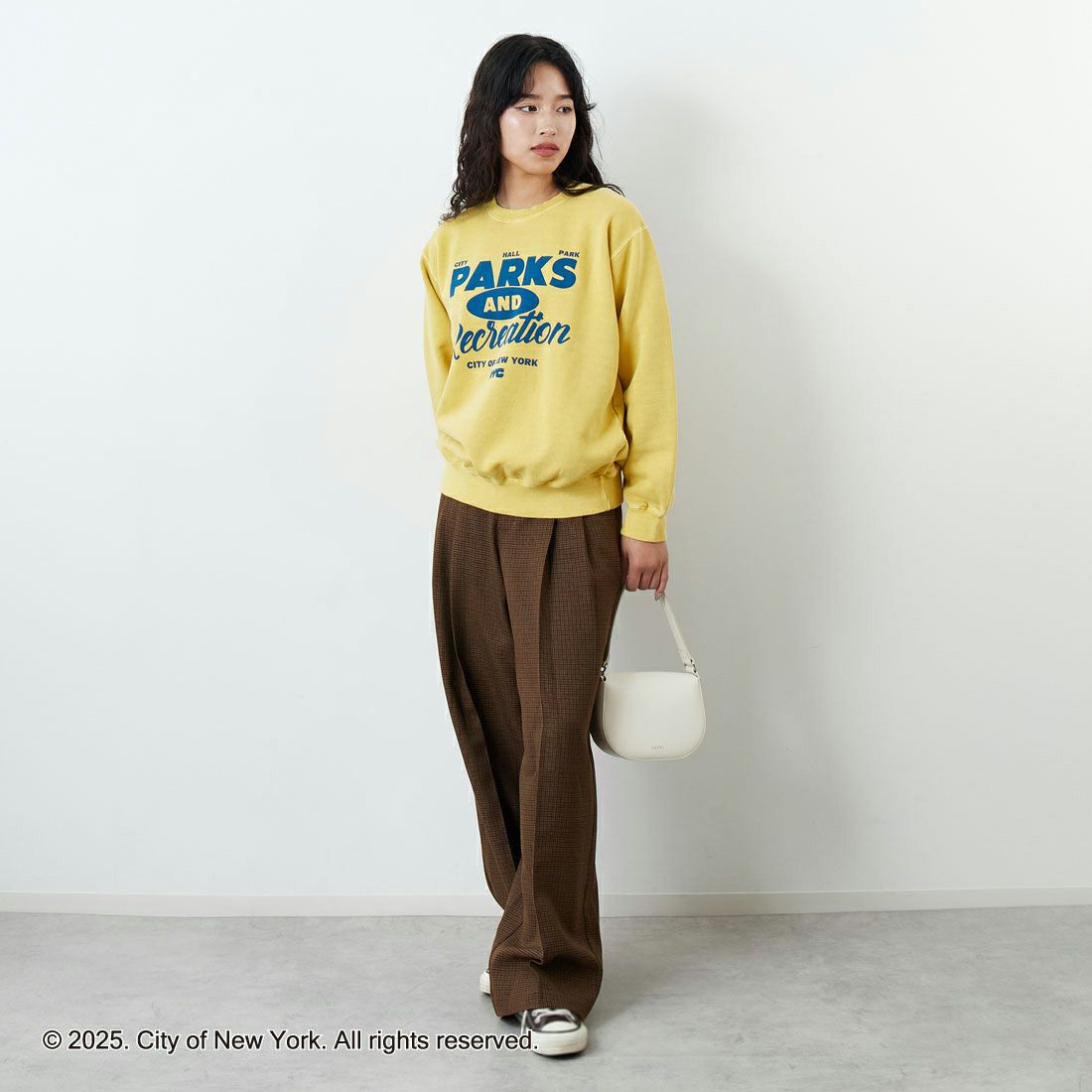 NYC × GOOD ROCK SPEED [エヌワイシー × グッドロックスピード] NYC クルーネックスウェット [25NYC207W] YELLOW &&モデル身長：162cm 着用サイズ：F&&