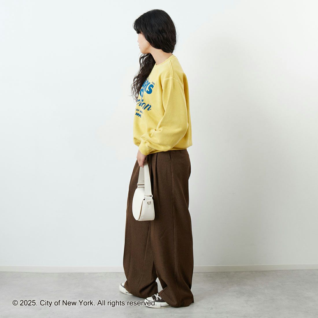 NYC × GOOD ROCK SPEED [エヌワイシー × グッドロックスピード] NYC クルーネックスウェット [25NYC207W] YELLOW &&モデル身長：162cm 着用サイズ：F&&