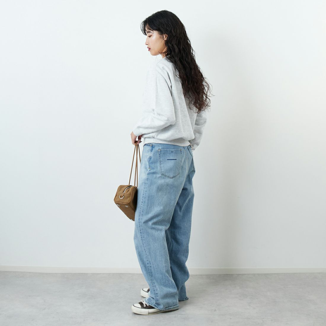 NYC × GOOD ROCK SPEED [エヌワイシー × グッドロックスピード] NYC クルーネックスウェット [25NYC208W] ASH &&モデル身長：162cm 着用サイズ：F&&