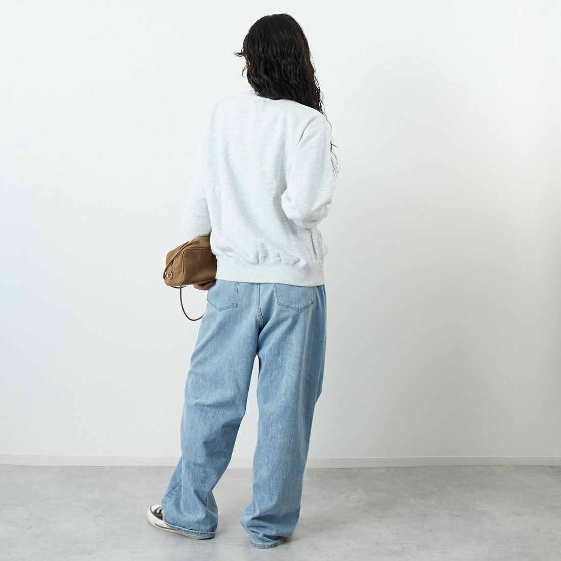 NYC × GOOD ROCK SPEED [エヌワイシー × グッドロックスピード] NYC クルーネックスウェット [25NYC208W] ASH &&モデル身長：162cm 着用サイズ：F&&