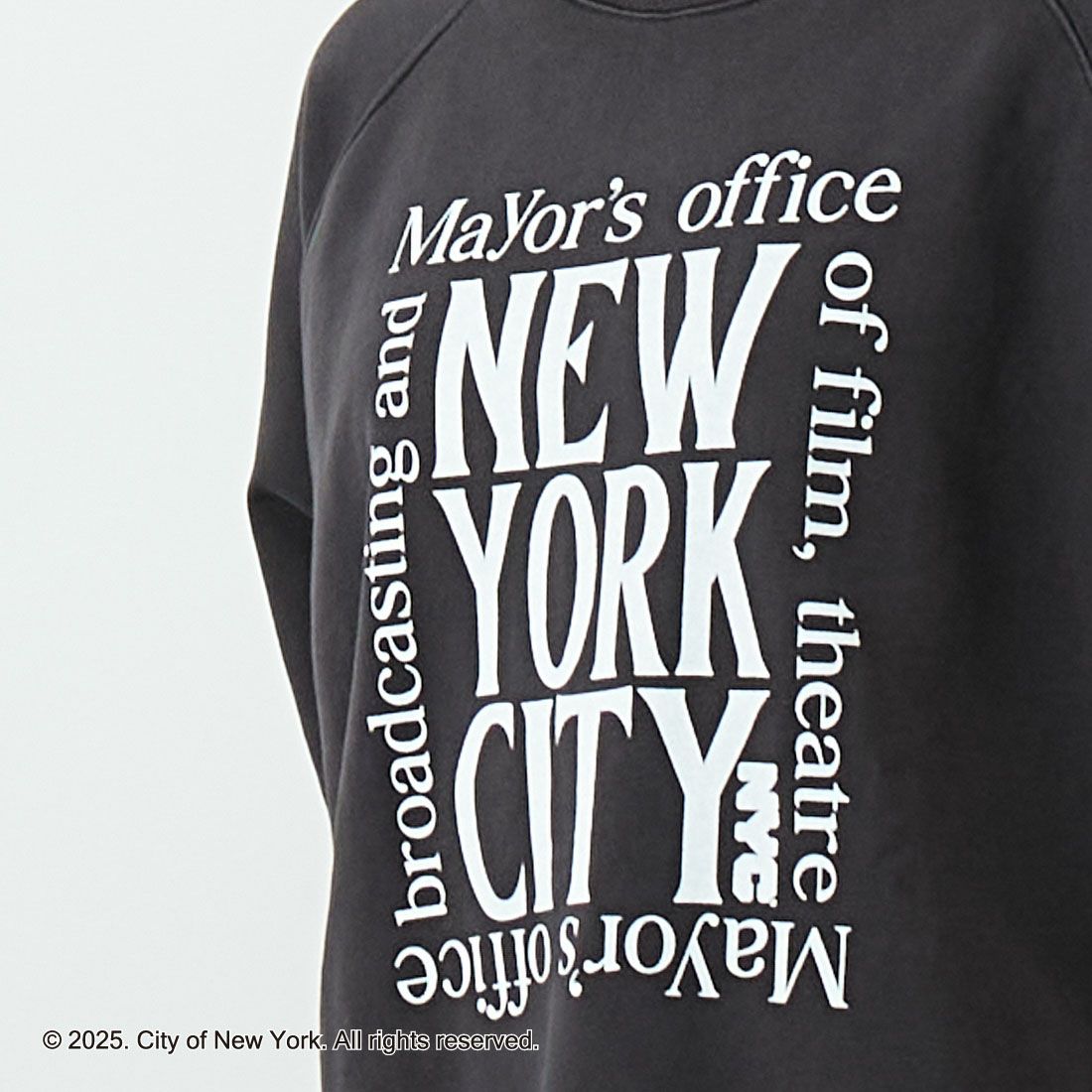 NYC × GOOD ROCK SPEED [エヌワイシー × グッドロックスピード] NYC クルーネックスウェット [25NYC210W] CHARCOAL &&モデル身長：162cm 着用サイズ：F&&