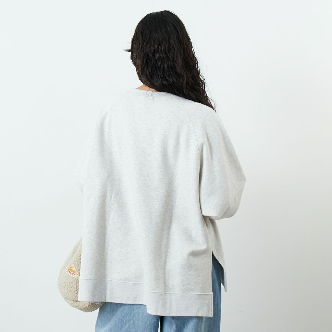 NYC × GOOD ROCK SPEED [エヌワイシー × グッドロックスピード] NYC クルーネックスウェット [25NYC211W] ASH &&モデル身長：162cm 着用サイズ：F&&