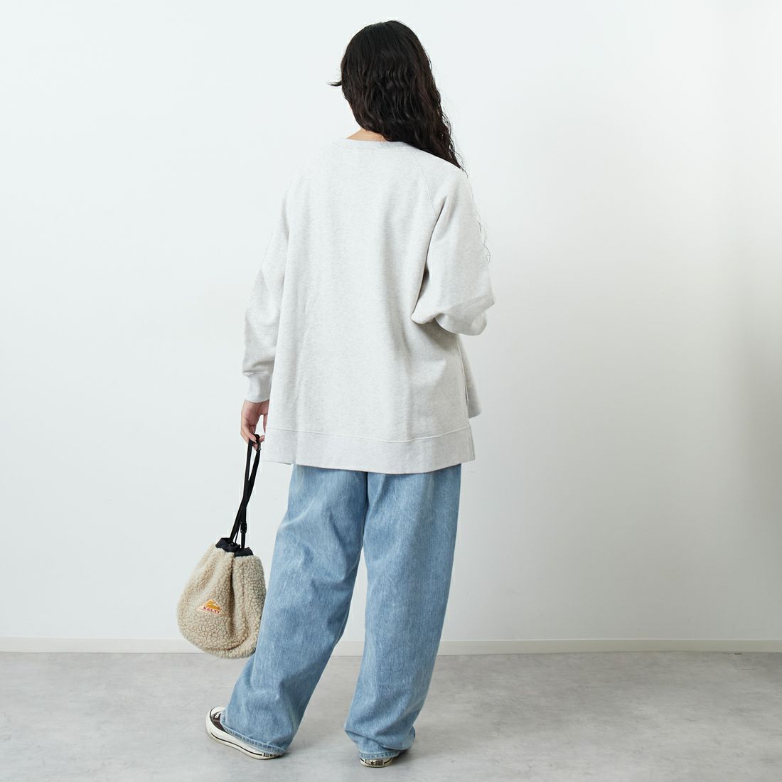 NYC × GOOD ROCK SPEED [エヌワイシー × グッドロックスピード] NYC クルーネックスウェット [25NYC211W] ASH &&モデル身長：162cm 着用サイズ：F&&