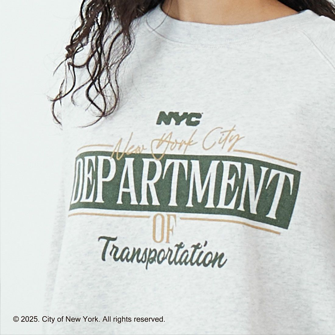 NYC × GOOD ROCK SPEED [エヌワイシー × グッドロックスピード] NYC クルーネックスウェット [25NYC211W] ASH &&モデル身長：162cm 着用サイズ：F&&