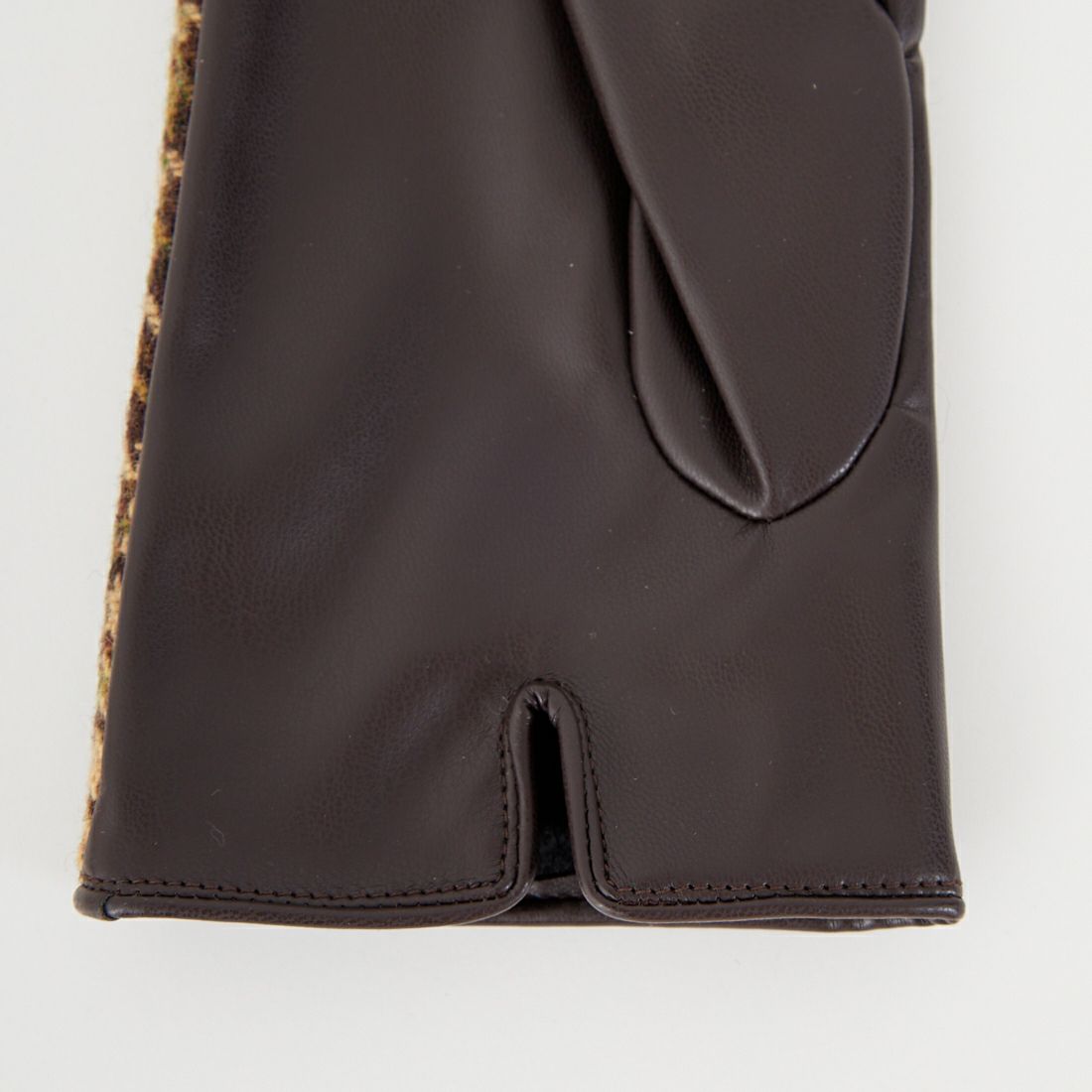 Casselini [キャセリーニ] モチーフ刺繍手袋 [252-112202] ﾌﾞﾗｳﾝ