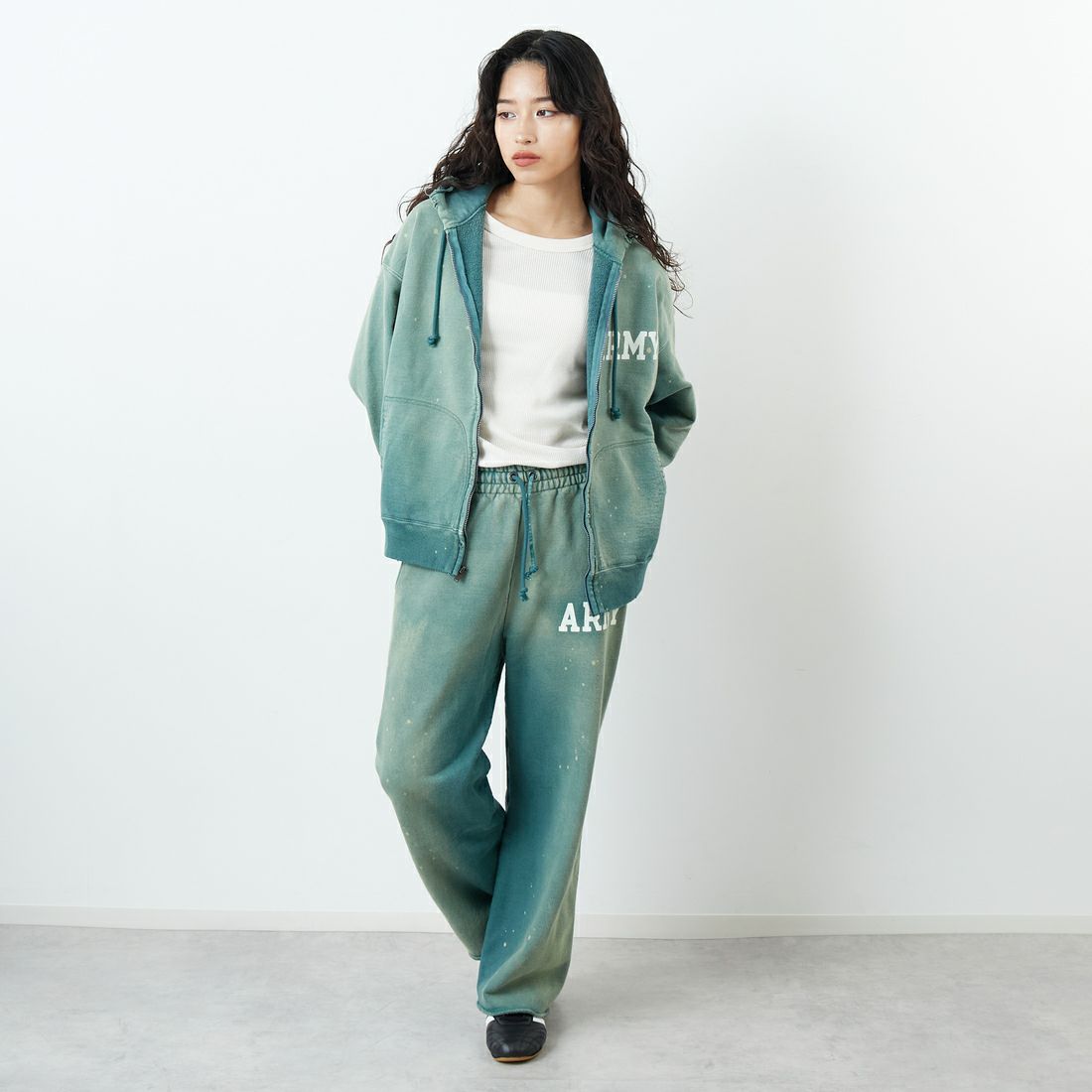 BOW WOW [バウワウ] アーミーエイジドジップフーディ [BW252-AZH] AGED GREEN &&モデル身長：162cm 着用サイズ：S&&