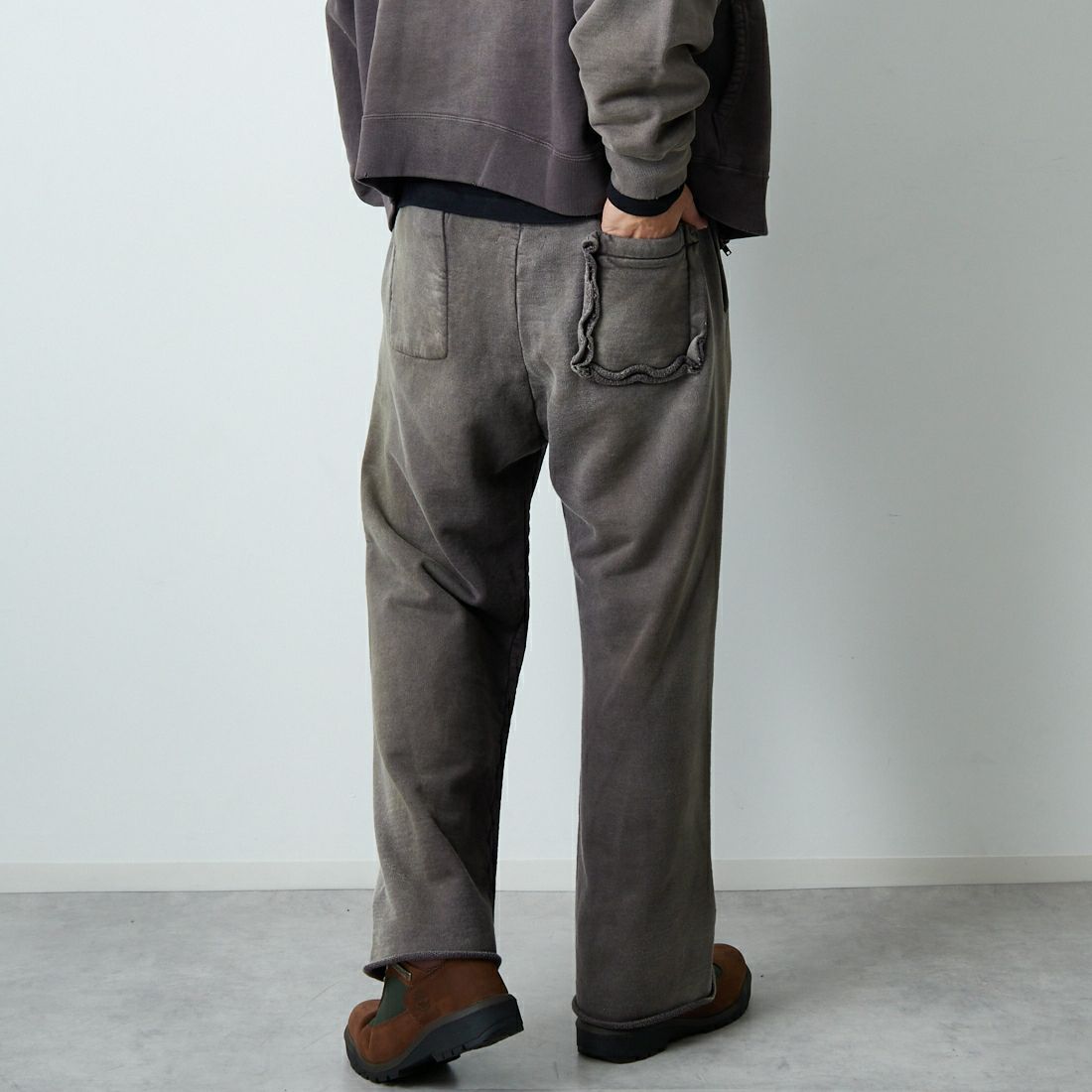 BOW WOW [バウワウ] ダーティースウェットパンツ [BW252-DSP] AGED BROWN &&モデル身長：179cm 着用サイズ：L&&