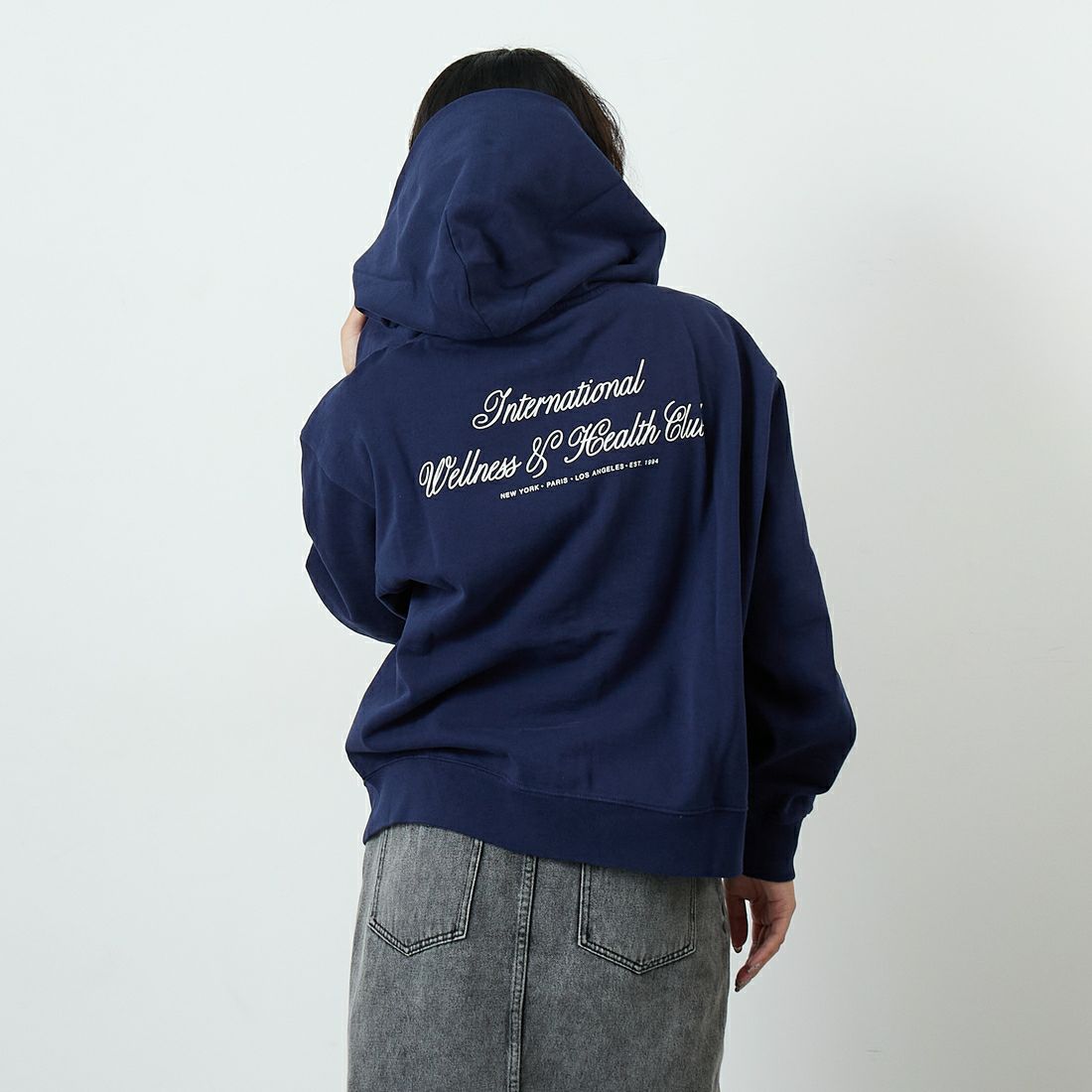 Sporty&Rich [スポーティアンドリッチ] インターナショナルジップフーディ [ST08865264] D.NAVY &&モデル身長：162cm 着用サイズ：S&&
