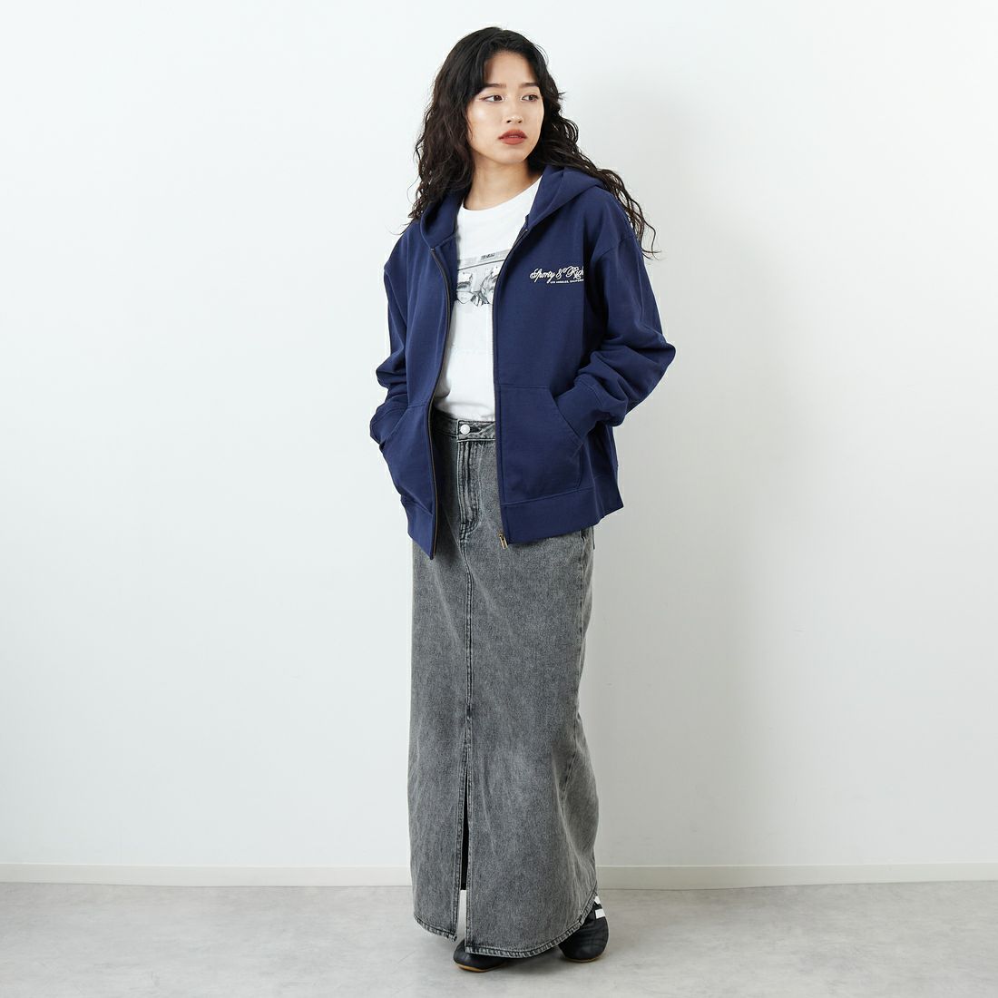 Sporty&Rich [スポーティアンドリッチ] インターナショナルジップフーディ [ST08865264] D.NAVY &&モデル身長：162cm 着用サイズ：S&&