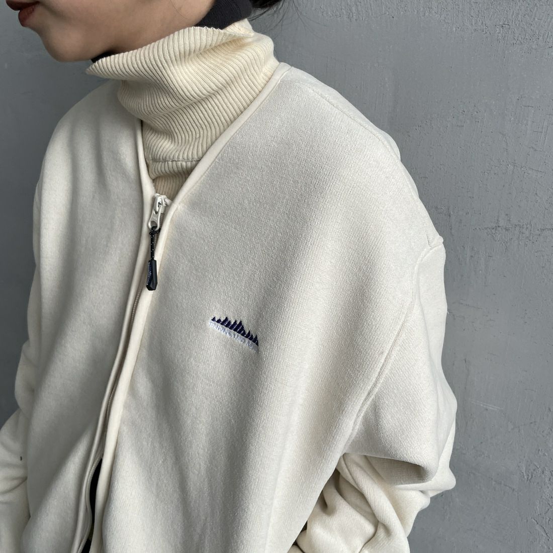 THOUSAND MILE [サウザンド マイル] ニットフリースジップカーディガン [TM252KF00160] 03 OFF WHT &&モデル身長：150cm 着用サイズ：XS&&