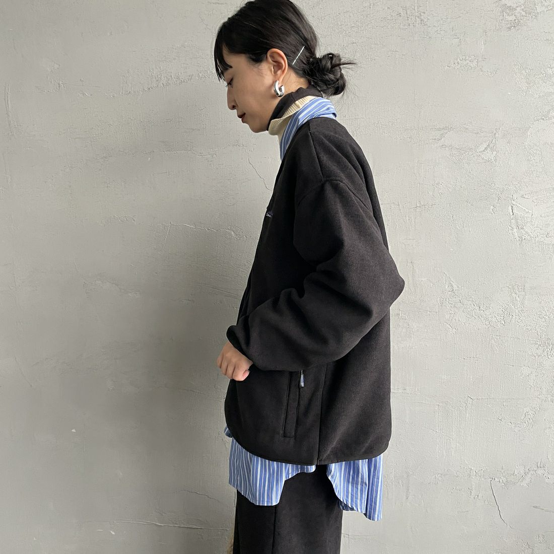 THOUSAND MILE [サウザンド マイル] ニットフリースジップカーディガン [TM252KF00160] 09 BLACK &&モデル身長：150cm 着用サイズ：XS&&