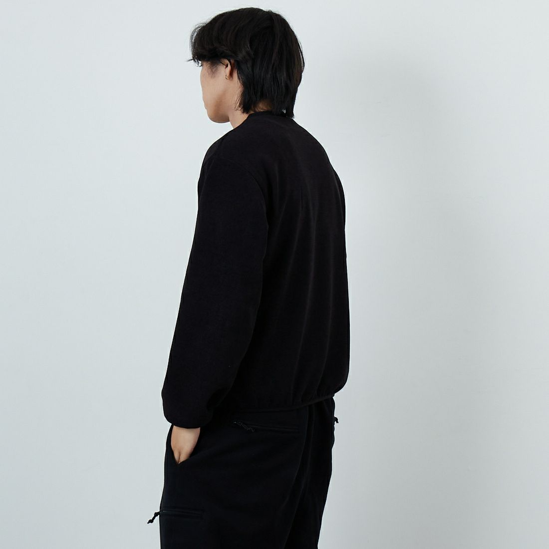 THOUSAND MILE [サウザンド マイル] ニットフリースクルーネックプルオーバー [TM252KF00140] 09 BLACK &&モデル身長：179cm 着用サイズ：M&&