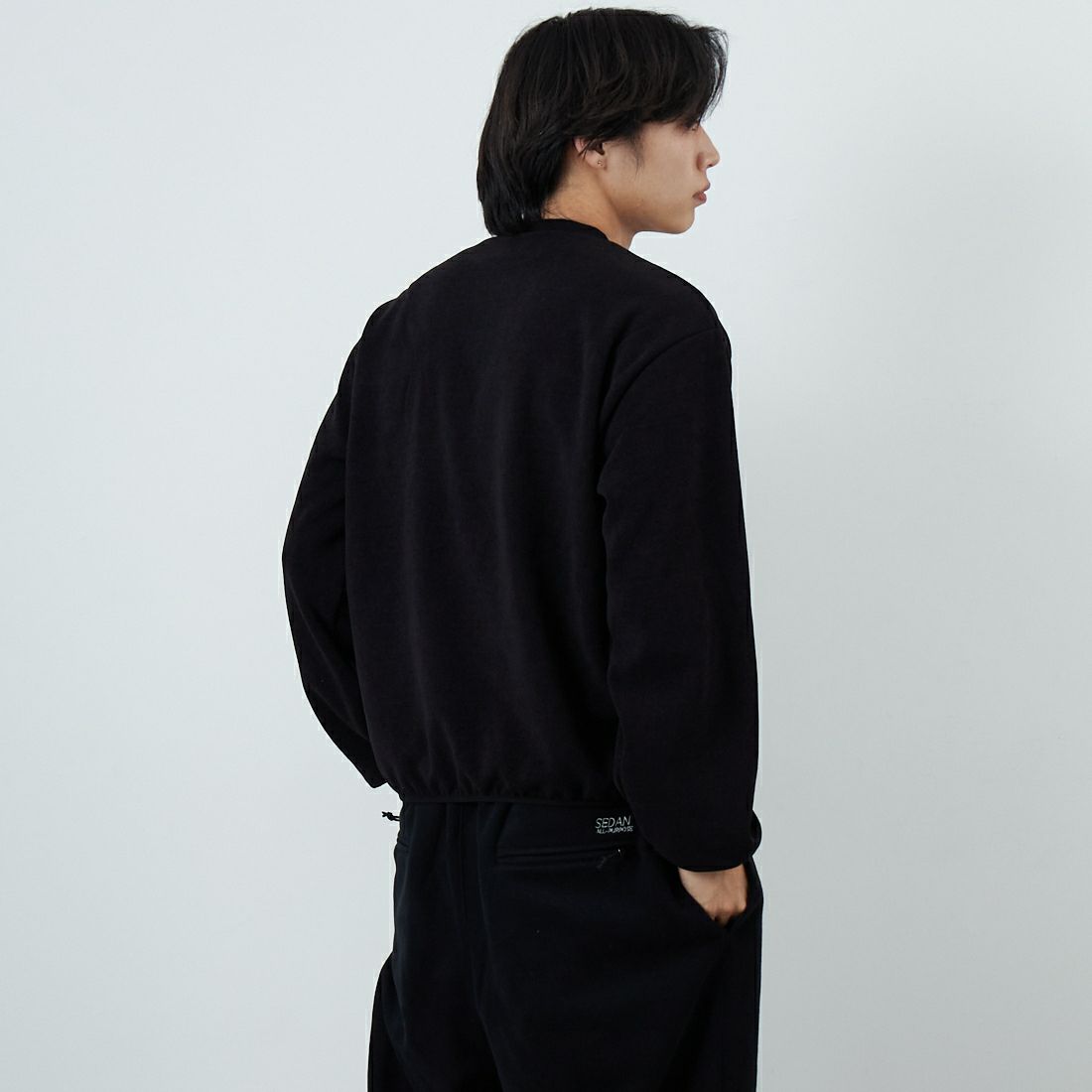 THOUSAND MILE [サウザンド マイル] ニットフリースクルーネックプルオーバー [TM252KF00140] 09 BLACK &&モデル身長：179cm 着用サイズ：M&&