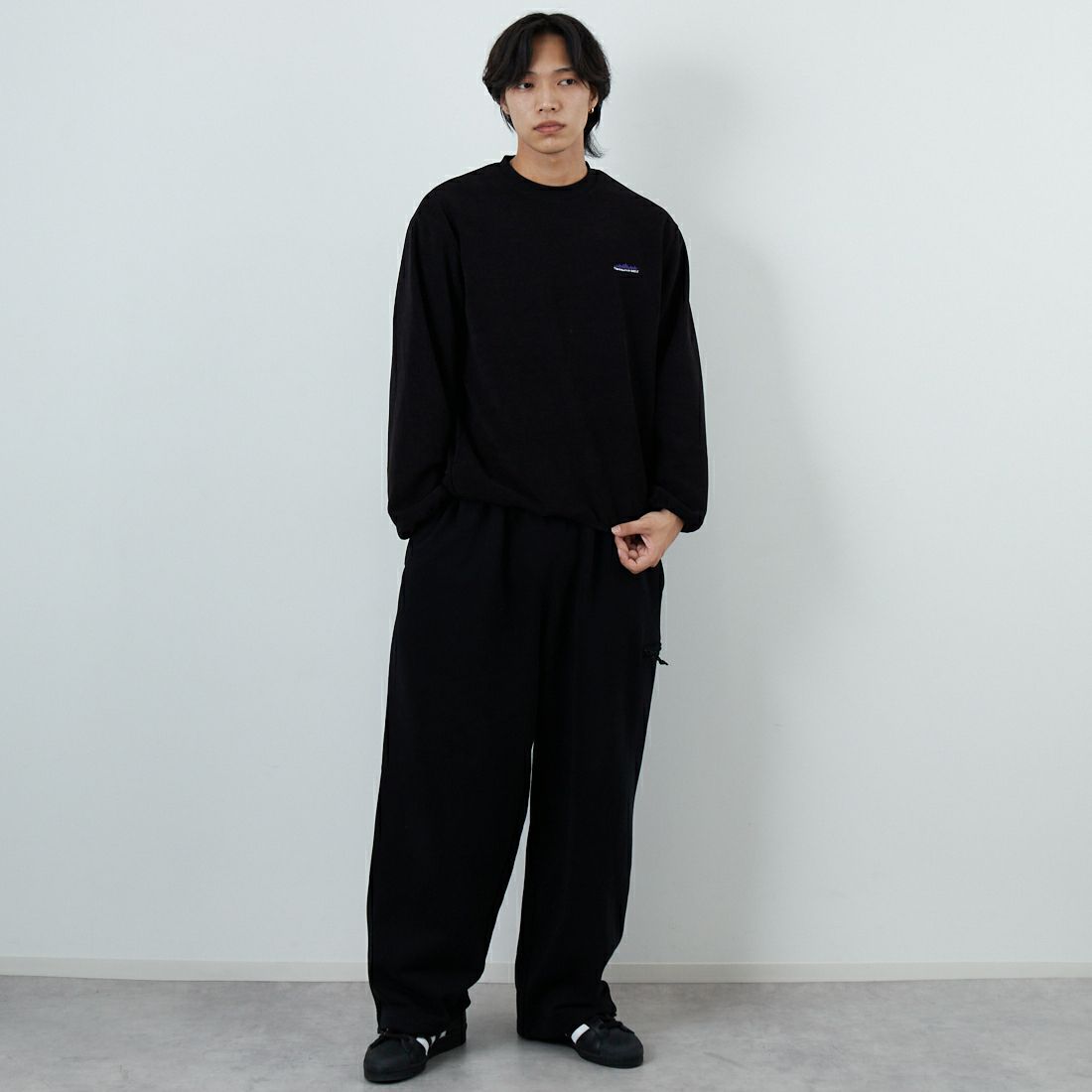 THOUSAND MILE [サウザンド マイル] ニットフリースクルーネックプルオーバー [TM252KF00140] 09 BLACK &&モデル身長：179cm 着用サイズ：M&&