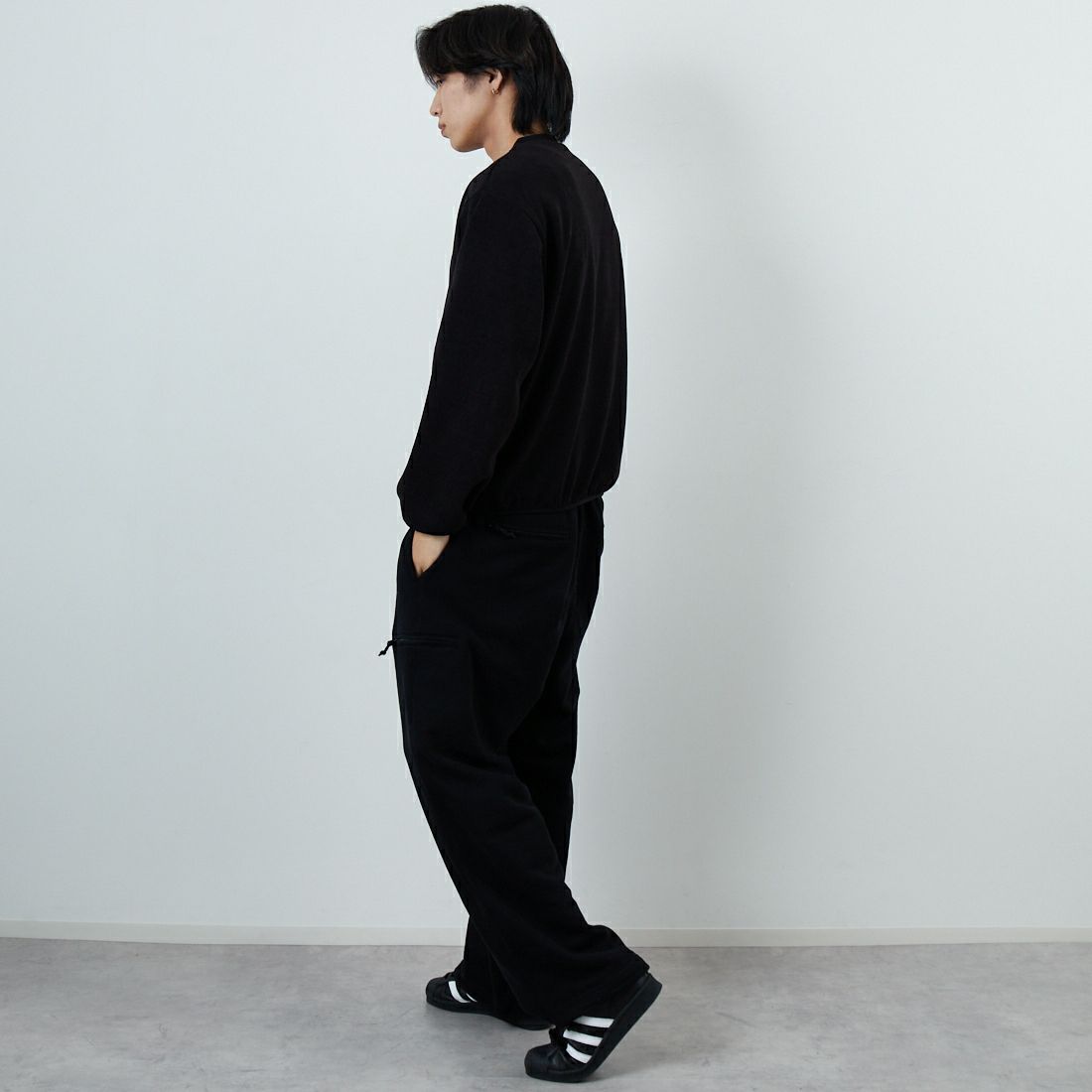 THOUSAND MILE [サウザンド マイル] ニットフリースクルーネックプルオーバー [TM252KF00140] 09 BLACK &&モデル身長：179cm 着用サイズ：M&&