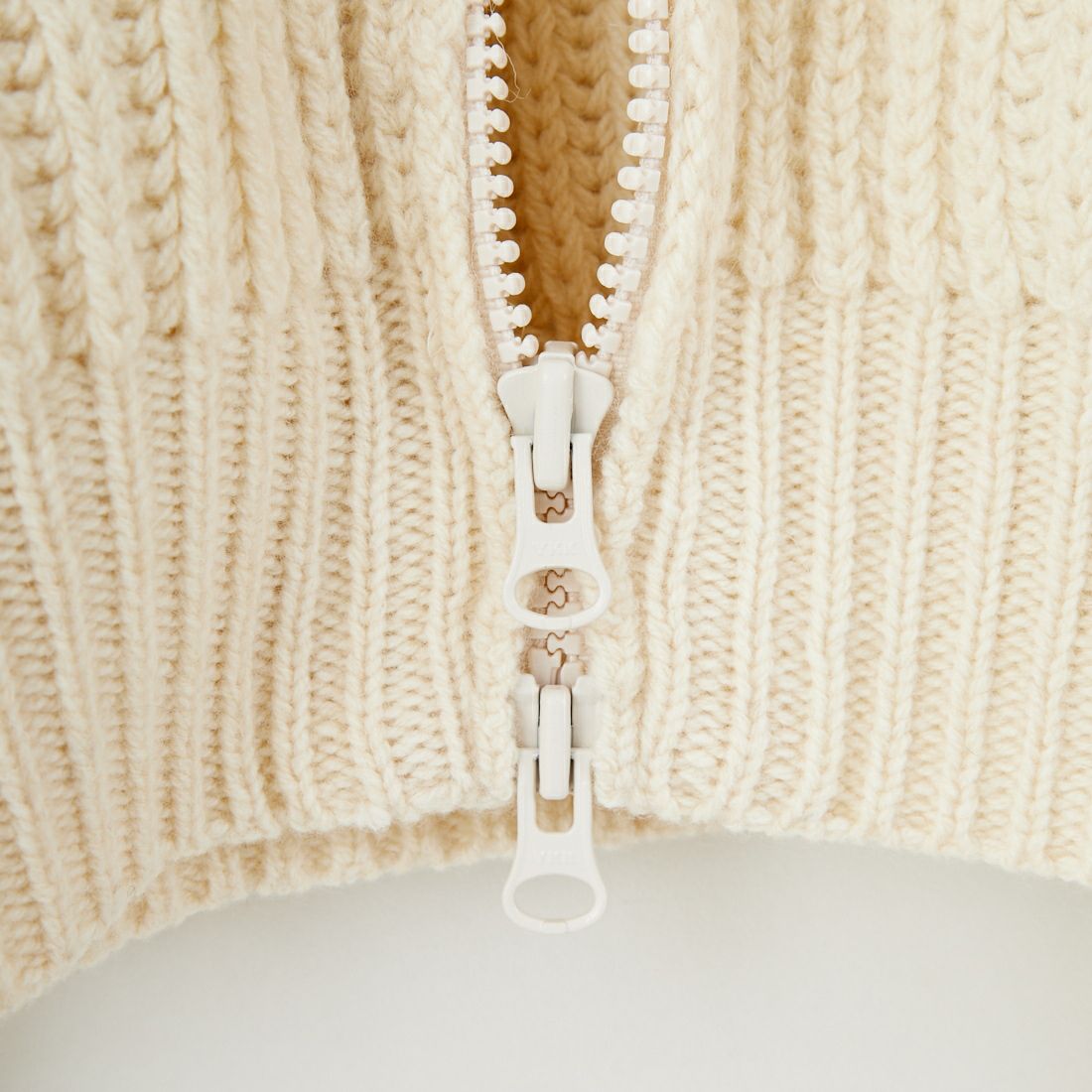 HOLIDAY [ホリデイ] ウールポンポン ジップアップニットジャケット [25204030] WHITE