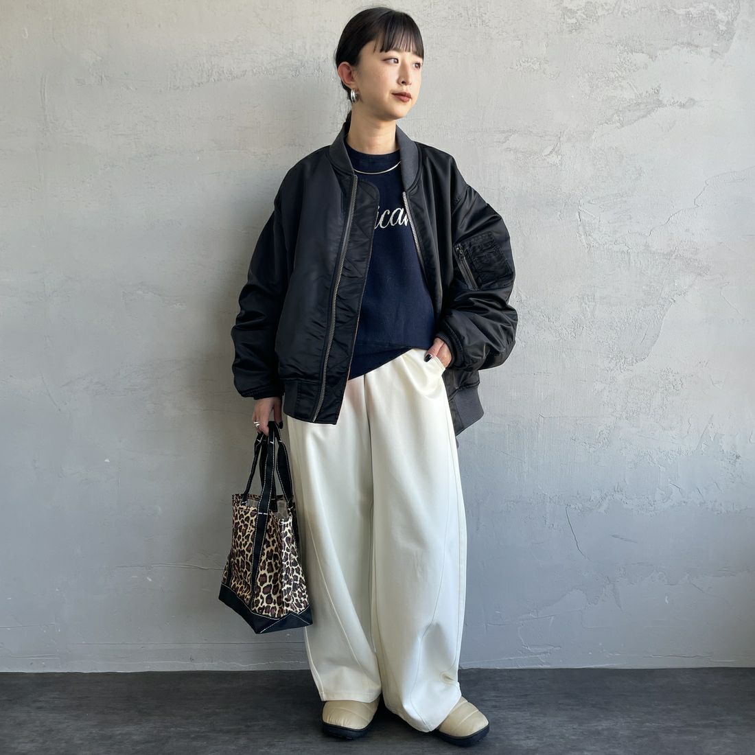 Jeans Factory Clothes [ジーンズファクトリークローズ] MA-1ジャケット [JFC-254-067] BLACK &&モデル身長：150cm 着用サイズ：S&&
