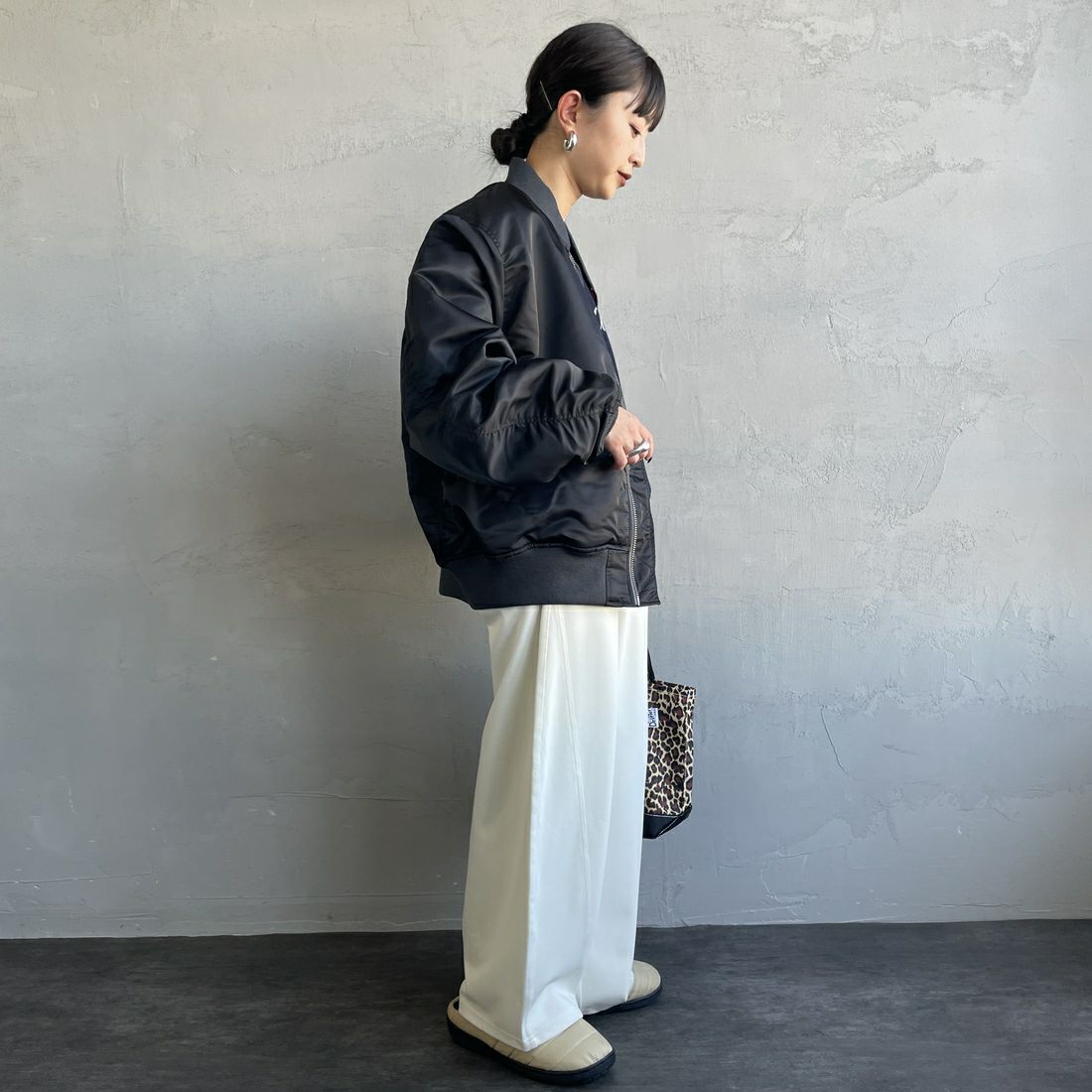 Jeans Factory Clothes [ジーンズファクトリークローズ] MA-1ジャケット [JFC-254-067] BLACK &&モデル身長：150cm 着用サイズ：S&&
