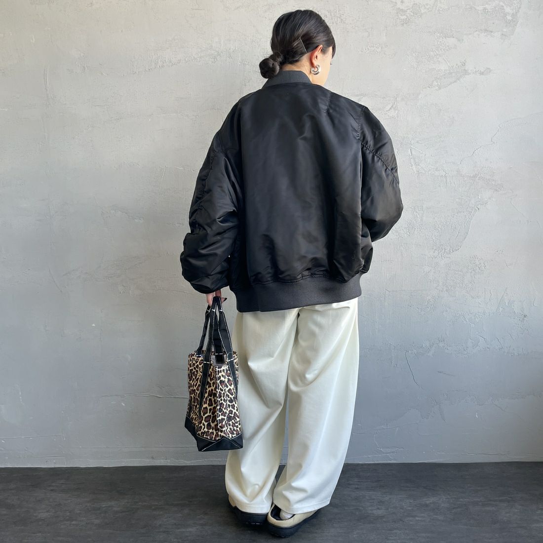 Jeans Factory Clothes [ジーンズファクトリークローズ] MA-1ジャケット [JFC-254-067] BLACK &&モデル身長：150cm 着用サイズ：S&&