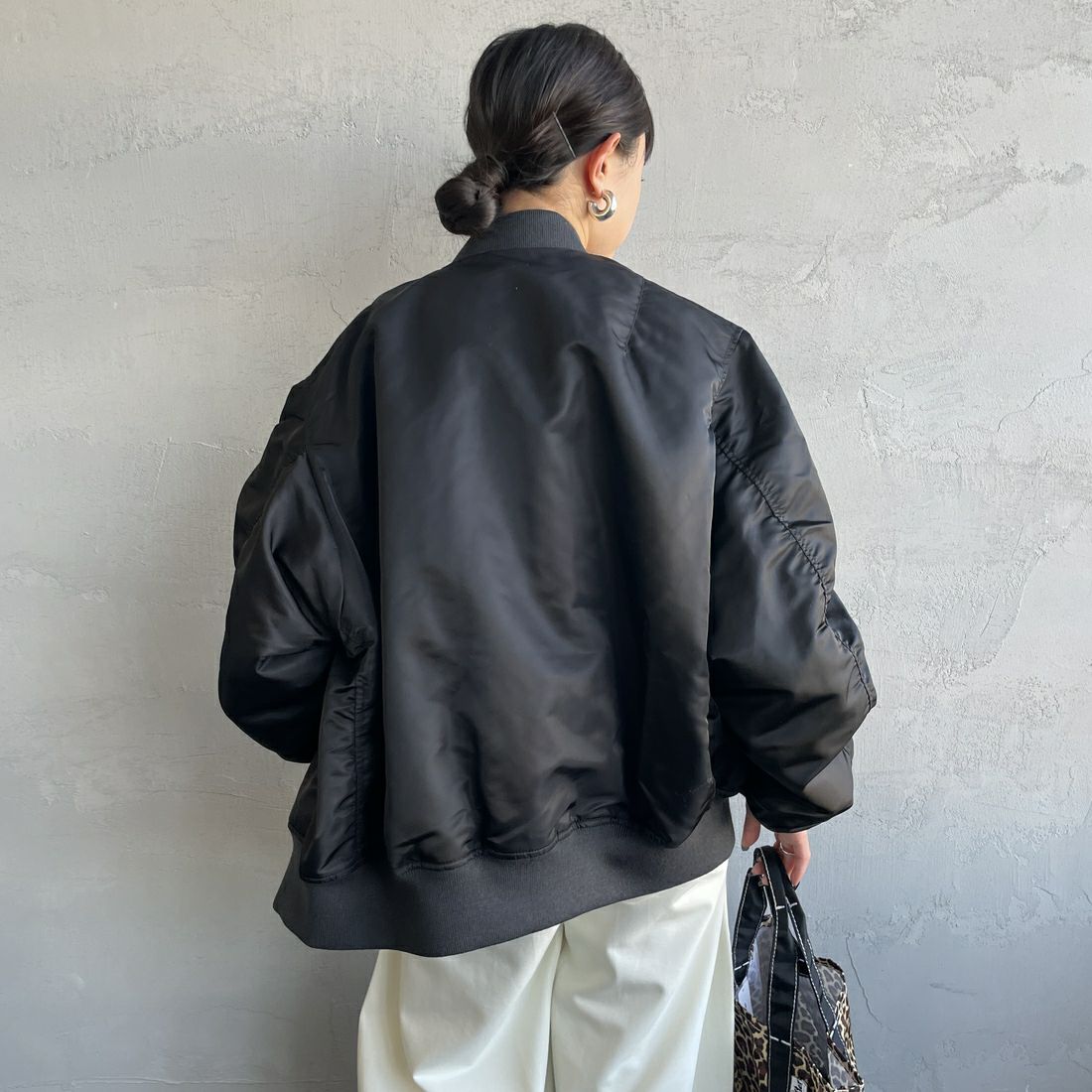 Jeans Factory Clothes [ジーンズファクトリークローズ] MA-1ジャケット [JFC-254-067] BLACK &&モデル身長：150cm 着用サイズ：S&&