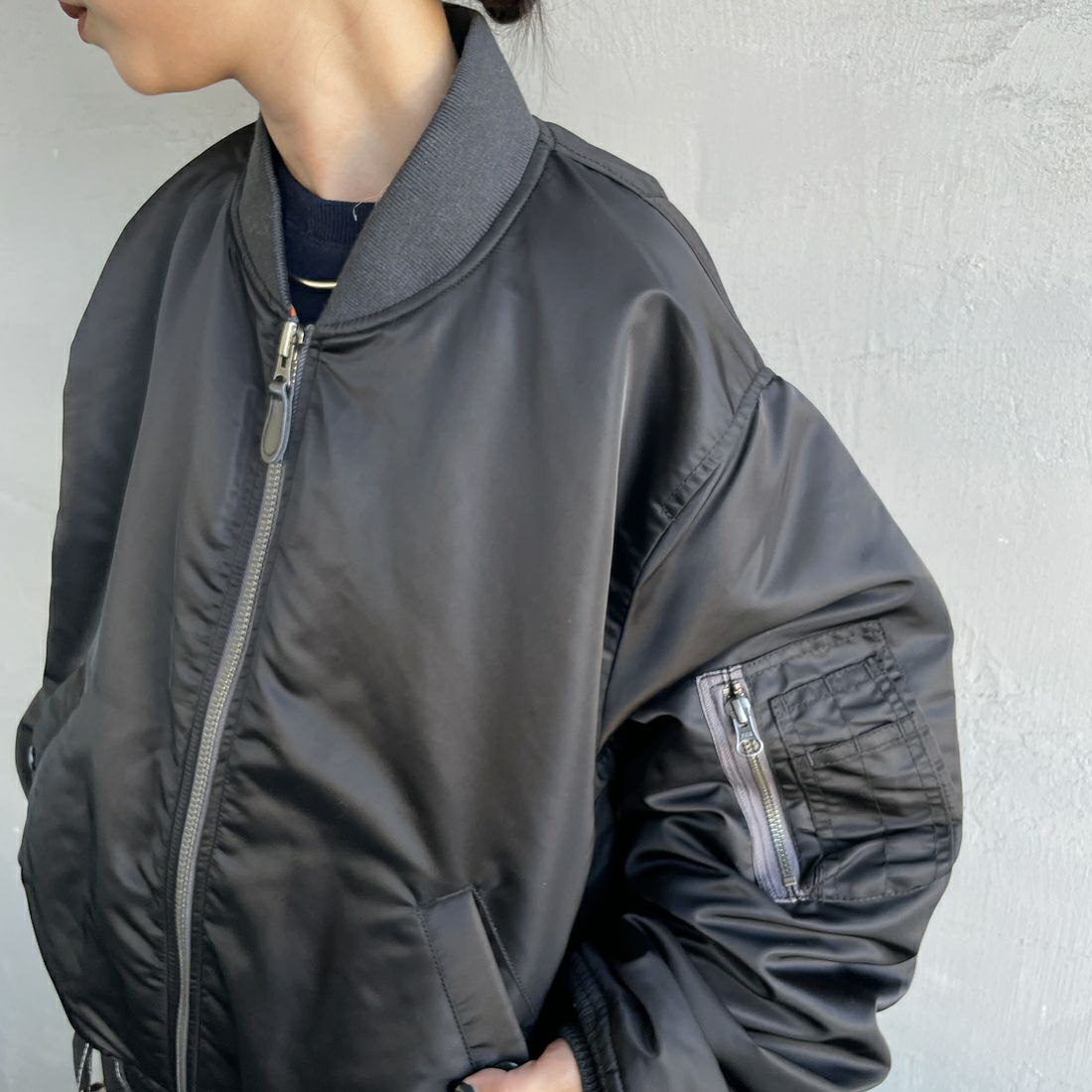 Jeans Factory Clothes [ジーンズファクトリークローズ] MA-1ジャケット [JFC-254-067] BLACK &&モデル身長：150cm 着用サイズ：S&&