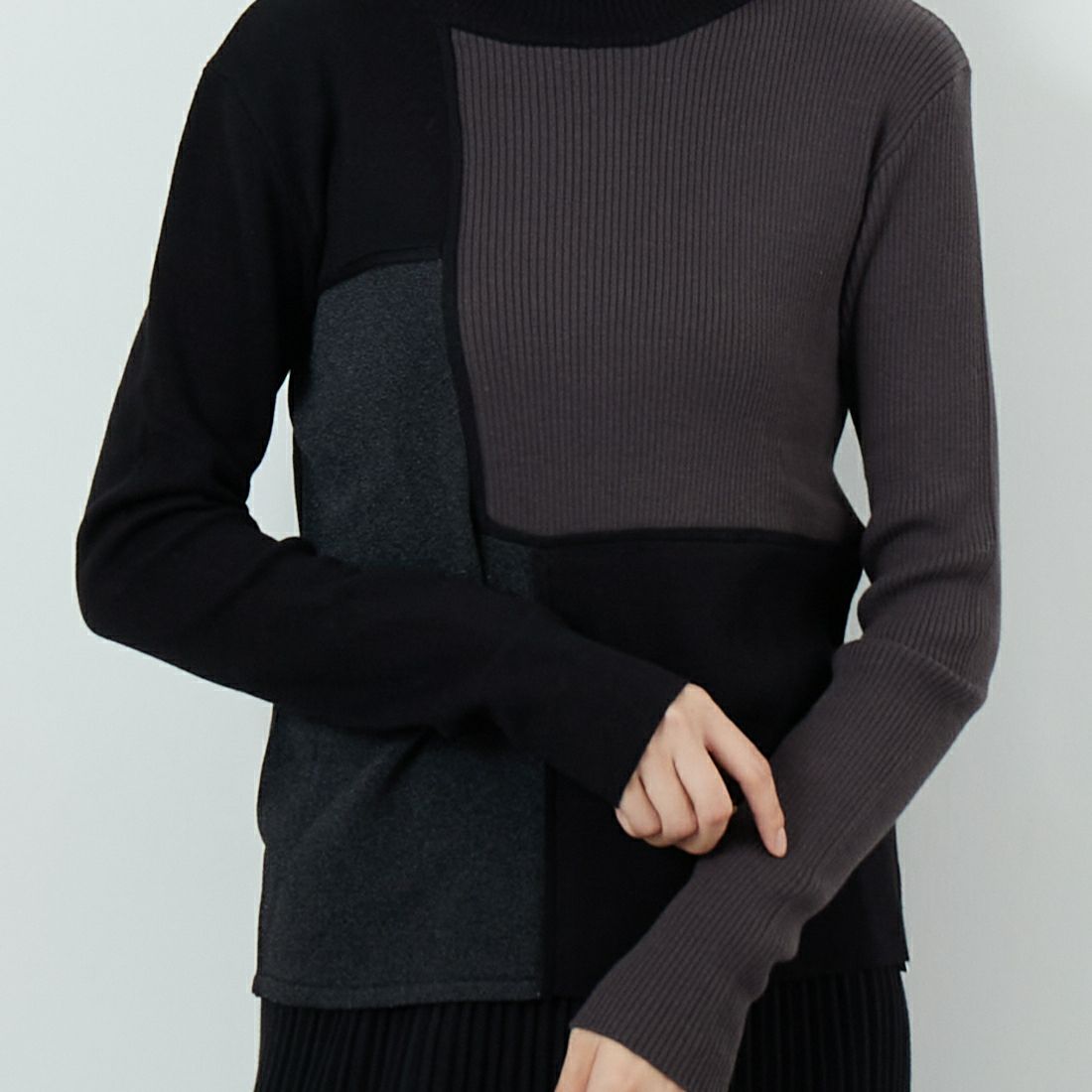 &g'aime [アンジェム] ブロック配色ニット [986-67019] ﾌﾞﾗｯｸ &&モデル身長：162cm 着用サイズ：F&&